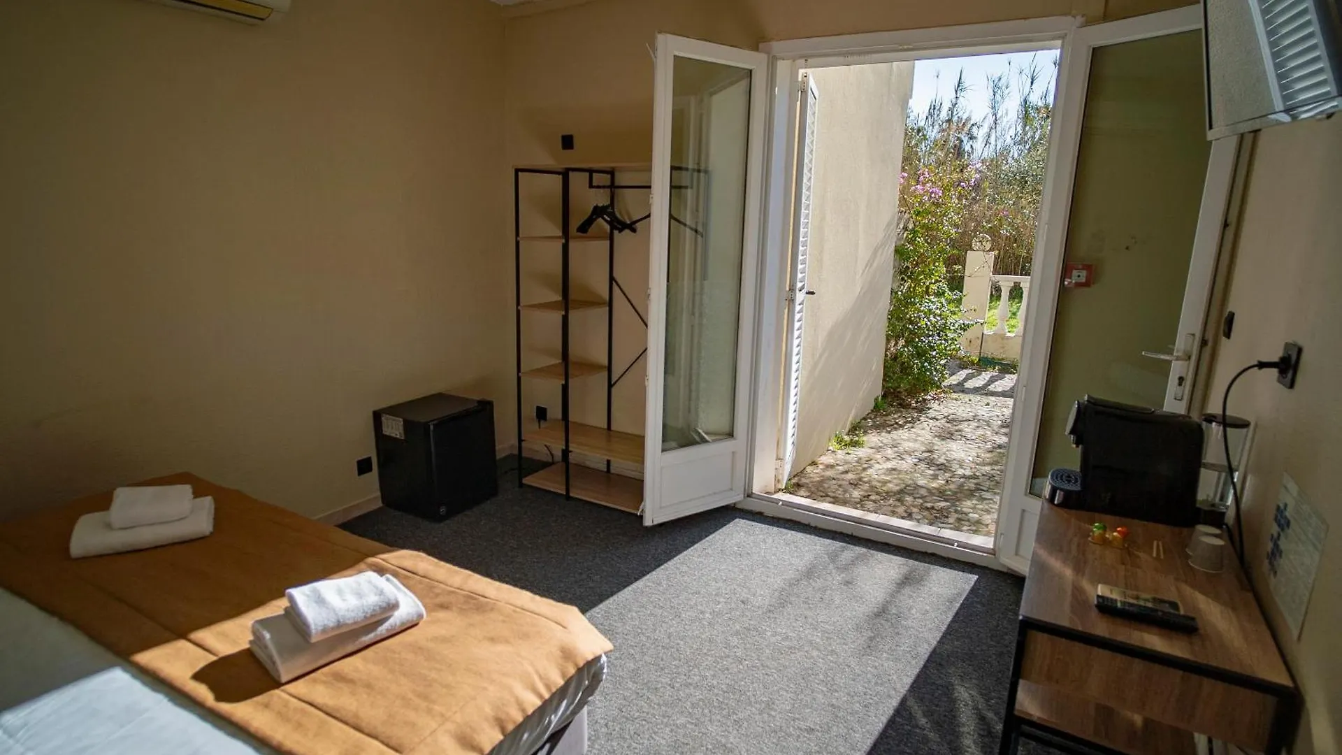 Hotel De La Mer Hyeres 0*,  France