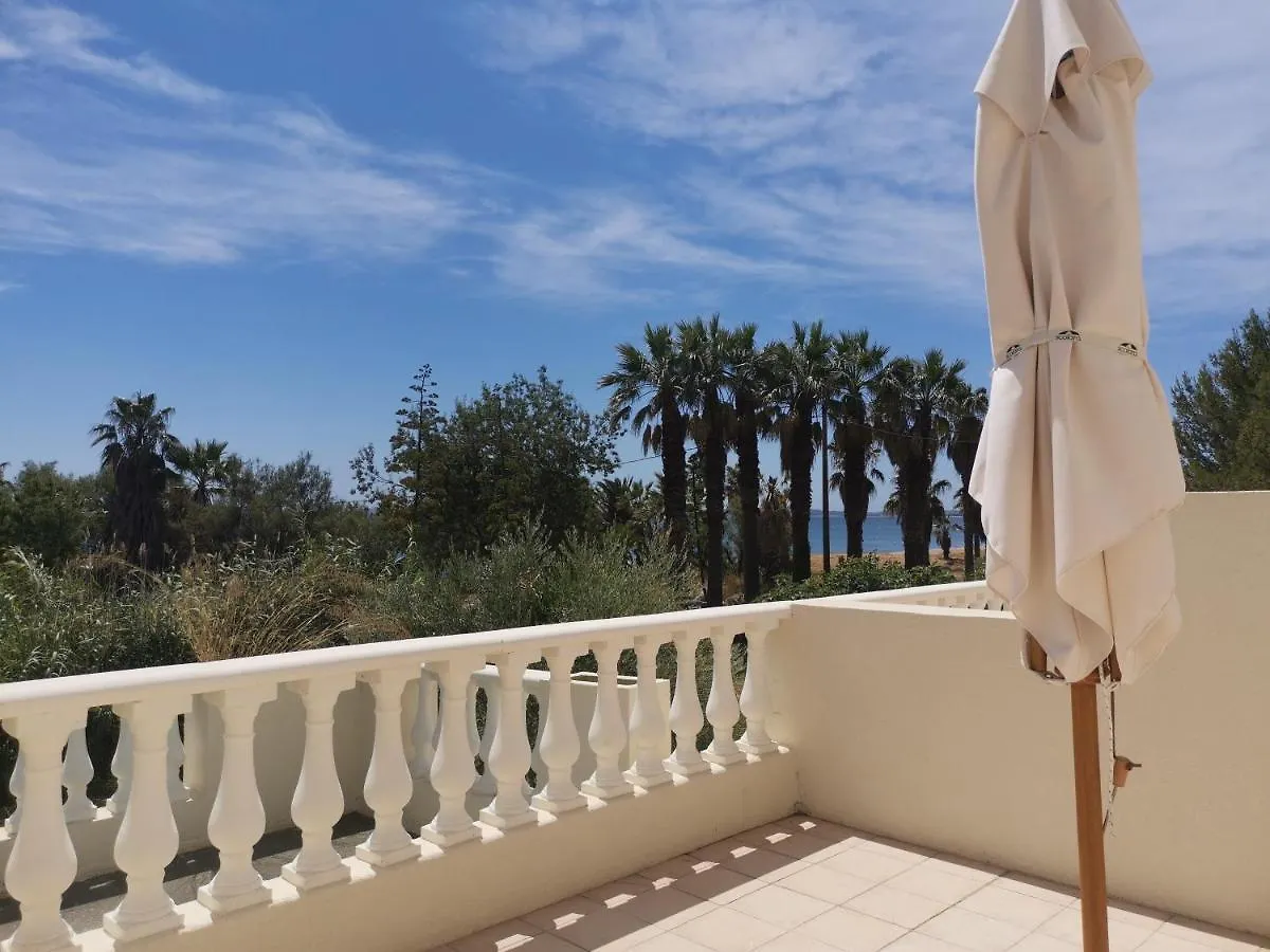 Hotel De La Mer Ιέρ