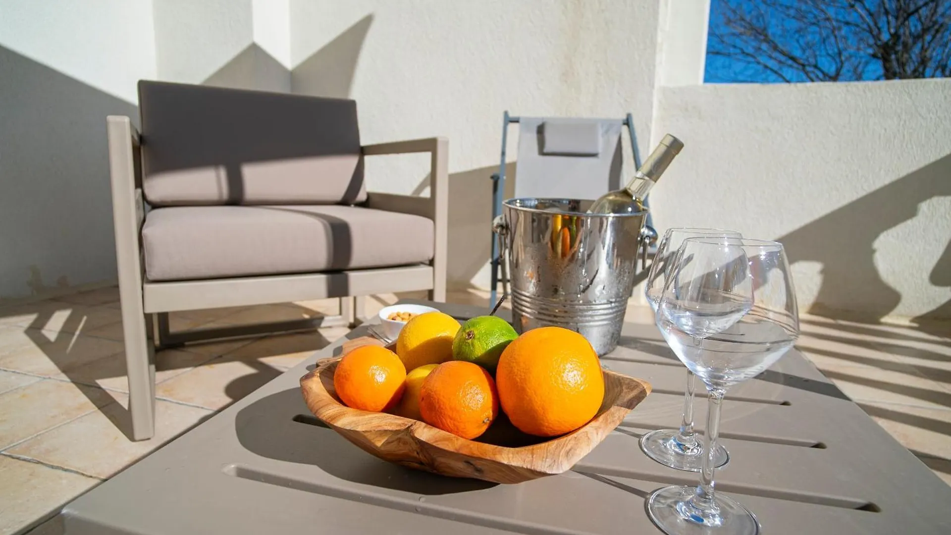 Hotel De La Mer Ιέρ 0*,